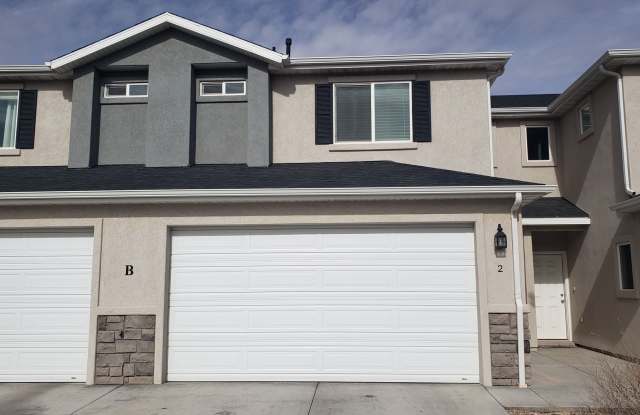 Move-In Discount --3 bed 2.5 bath - Newer townhome in the heart of Cedar City photos photos