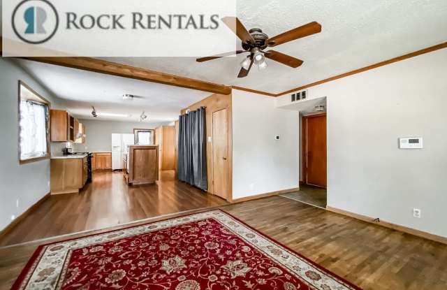2 Bed 1 Bath with Detached 2 Car Garage Gallery 4