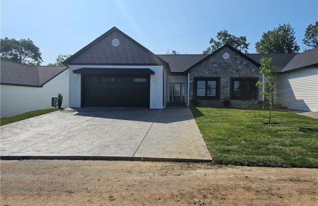 816 S tenth St - 816 South 10th Street, New Stanton, PA 15697