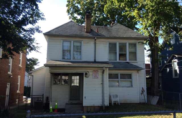 5 bedroom 2 bath House on North campus Gallery 4
