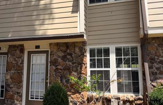 2 Bedroom 1.5 Bath Apartment Close to Campus! Gallery 1