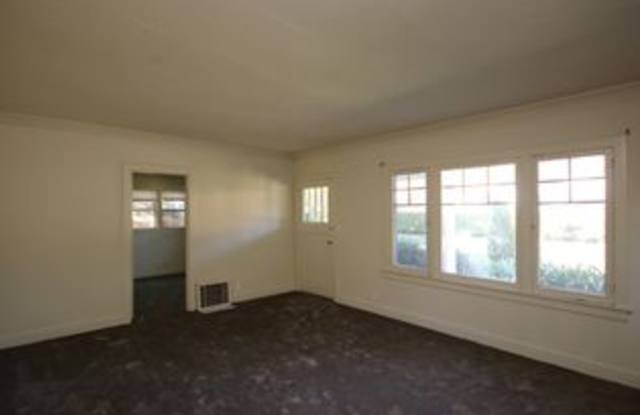 624 E Sacramento St Gallery 4