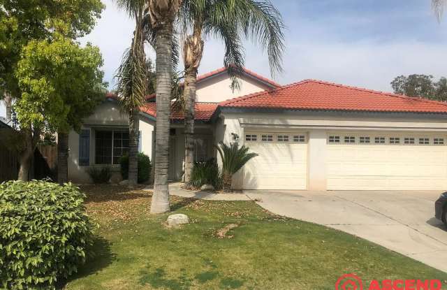 Stunning 3BD/2BA Home in Bakersfield's 93313 — Pool, 3-Car Garage, Gardener & Pool Service Included! photos photos