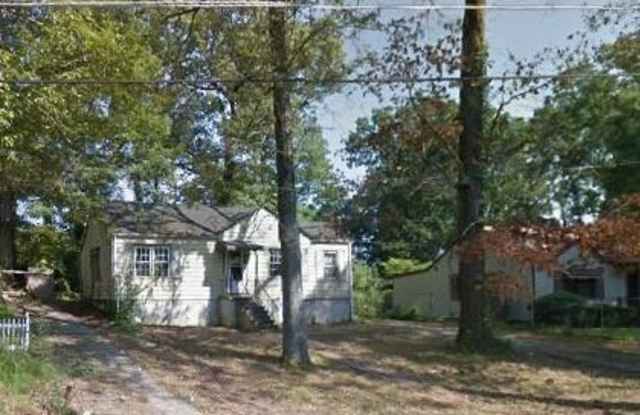 2 Bedroom 1 Bathroom Home Minutes from Downtown! Gallery 1