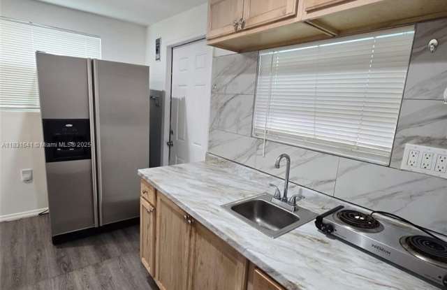 2521 NW 32nd St photos photos