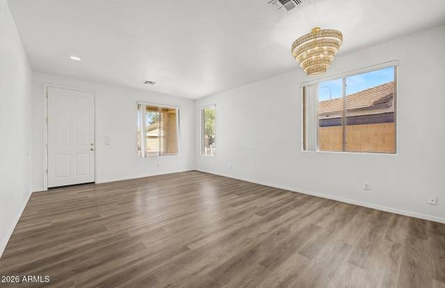 4255 E Cherry Hills Drive Gallery 4