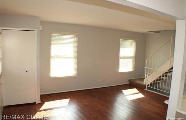 234 Neptune Dr Gallery 2