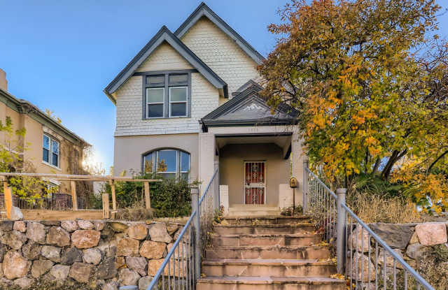 Stunning 4 bedroom, 4 bathroom home near Sloan's Lake! photos photos
