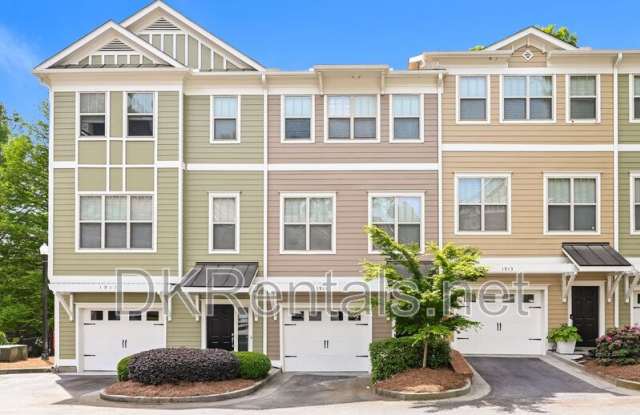 1915 Sterling Oaks Cir NE photos photos