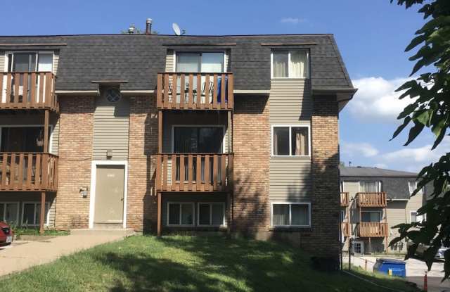540 23rd St - 540 23rd Street, Bettendorf, IA 52722