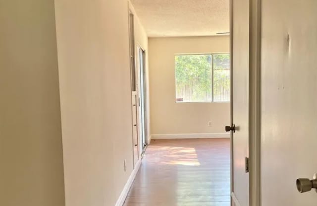 Charming 3 Bed /1 Bath Home in Bakersfield's 93304 Area — Solar INCLUDED in Rent, Fireplace & More! Gallery 4