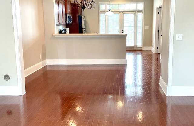 $300 Off First Full Months Rent- Lakeside Living in Loudon Gallery 3