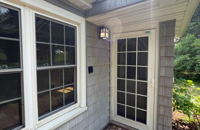 AVAILABLE AUGUST 15th - 2 Bed, 1 Bath With Secluded Back Yard photos photos