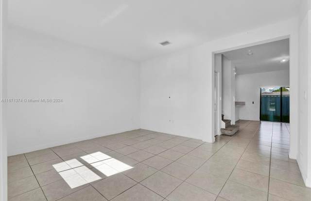18074 SW 147th Ct Gallery 3