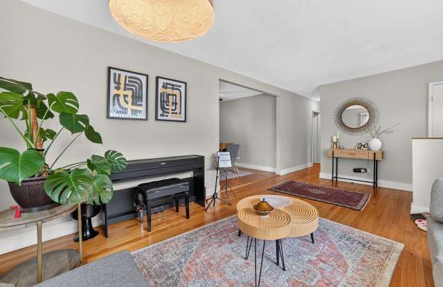 4615 Larch Avenue Gallery 4