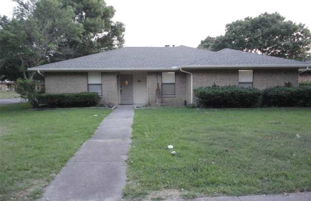 218 Buffalo Creek Drive - 218 Buffalo Creek Drive, Waxahachie, TX 75165