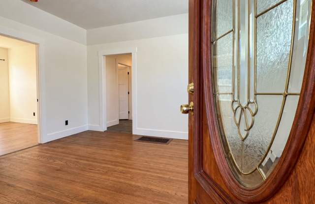 Beautifully Remodeled Two Bedroom Napa Home Gallery 4