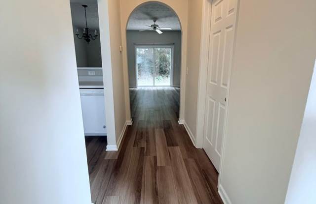 Large townhome in downtown Dawsonville Gallery 3