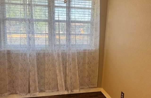 3 beds, 1 1/2 baths and a 1 car garage home for rent in SW OKC! New granite and flooring Gallery 4