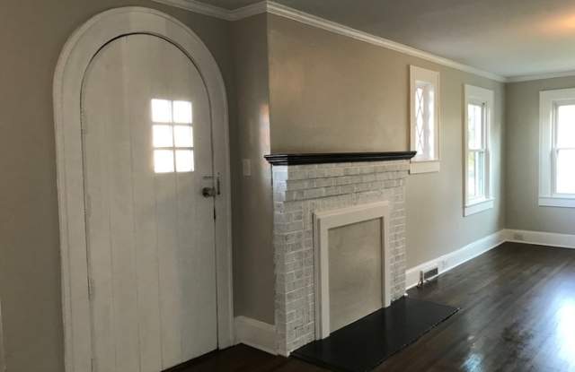 308 West Statesville Avenue Gallery 3