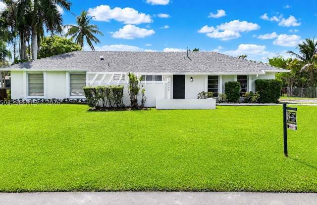 18465 SW 89th Ct Gallery 1