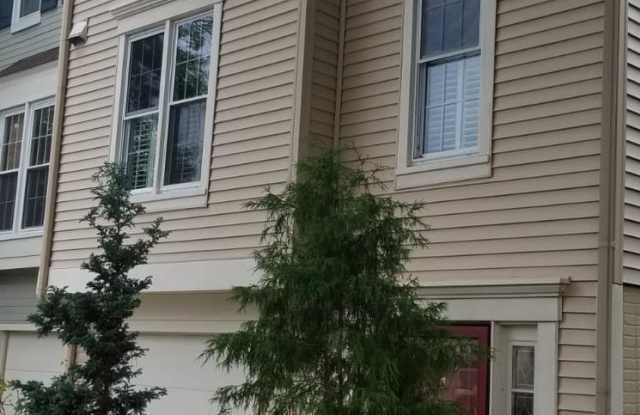29 S FLOYD STREET - 29 South Floyd Street, Alexandria, VA 22304