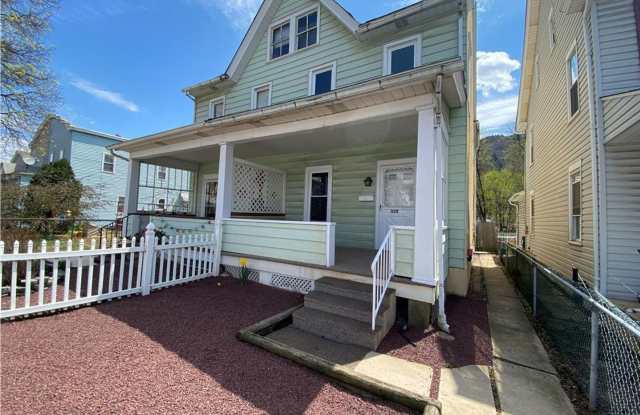 3 bedroom beauty in Palmerton for rent - 350 Lehigh Avenue, Palmerton, PA 18071 3 bedroom beauty in Palmerton for rent - 350 Lehigh Avenue, Palmerton, PA 18071