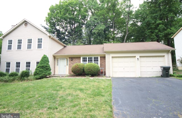 5935 OAK LEATHER DRIVE - 5935 Oak Leather Drive, Burke Centre, VA 22015