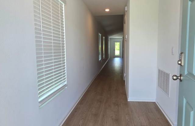 Beautiful 4 Bedroom in desirable Grand Reserve Community Gallery 3