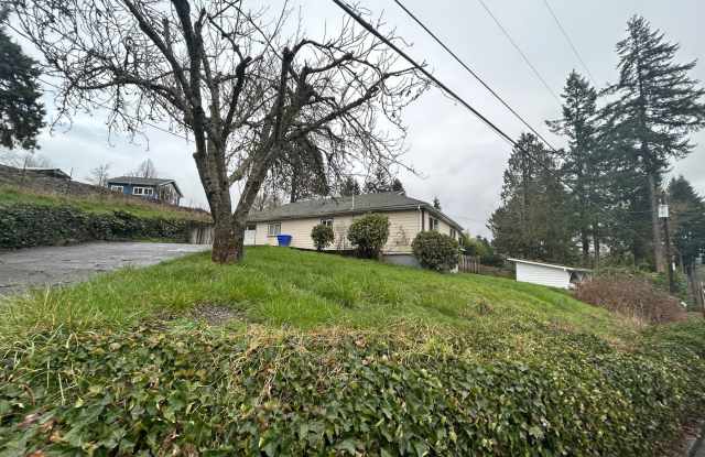 Three Bedroom Home with a Bonus Family Room photos photos Three Bedroom Home with a Bonus Family Room photos photos