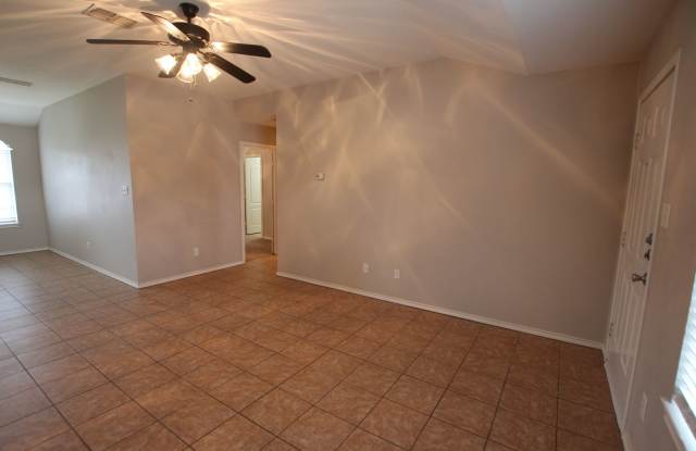 2 Bedroom Duplex for Rent in Lindale! Gallery 4