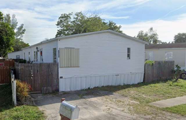 Renovated and Spacious 5/3 MOBILE HOME - WEST BOCA RATON photos photos