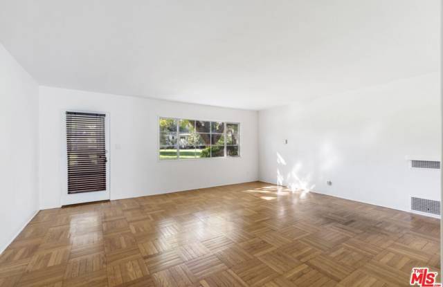 5165 Village Grn Gallery 4