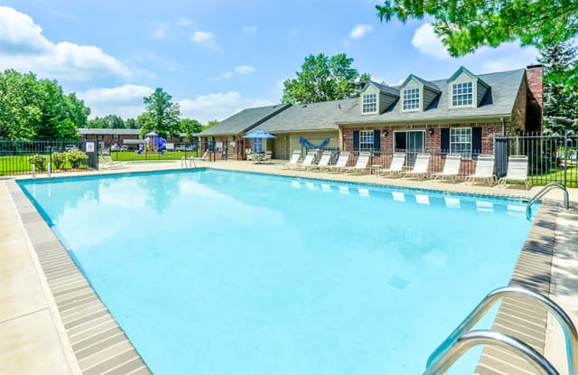 Williamsburg on The Lake Apartments of Valparaiso photos photos