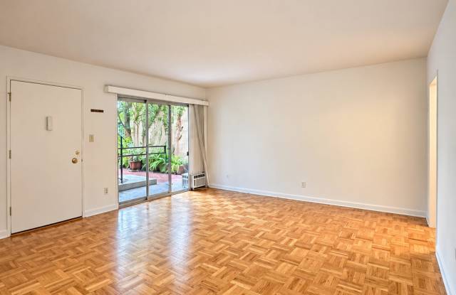 1550 S Hayworth Ave Gallery 2