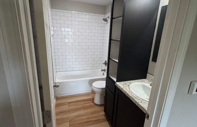 2 Bedroom and 1 Bathroom House- Move In Special $850 Gallery 4