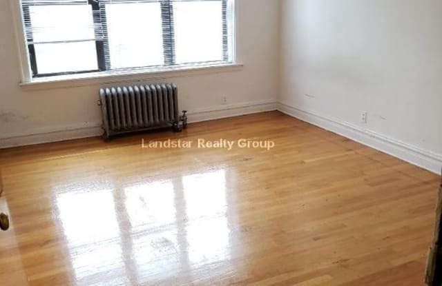 3734 N Pine Grove Ave - 3734 North Pine Grove Avenue, Chicago, IL 60613