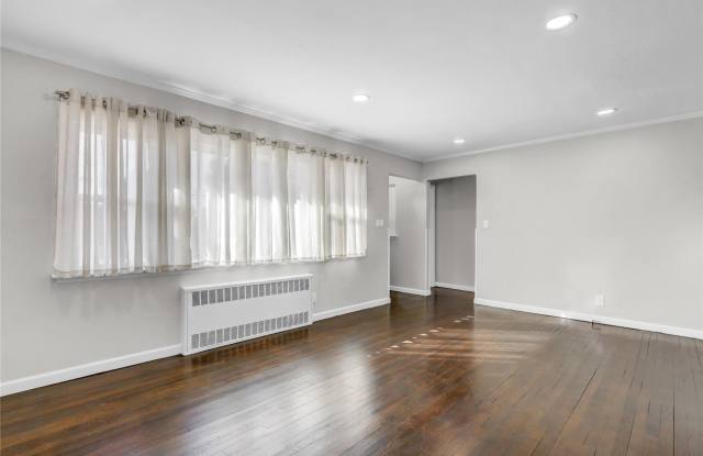 169 Baltimore Avenue Gallery 2