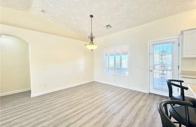 280 E Glenoaks Street Gallery 4