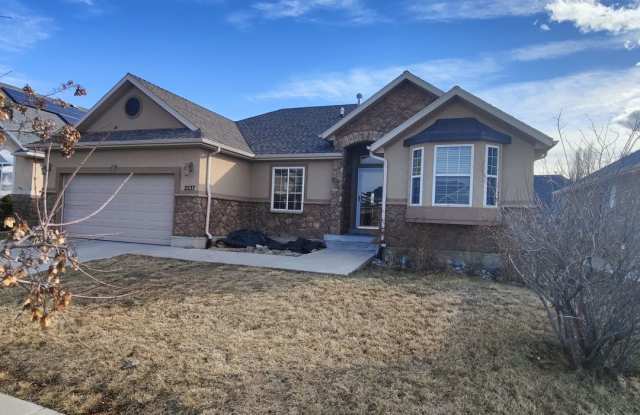Spacious 5 bed 3 bath home near Thanksgiving Point - 2537 West 2350 North, Lehi, UT 84043