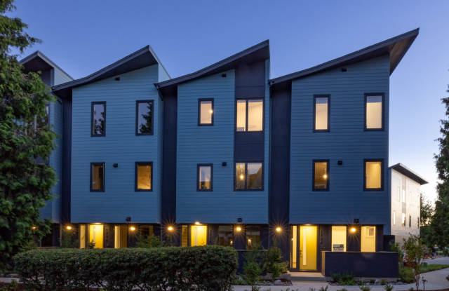 Riverside Townhomes - Fall special - 1 month free - 1736 Southeast Columbia River Drive, Vancouver, WA 98661