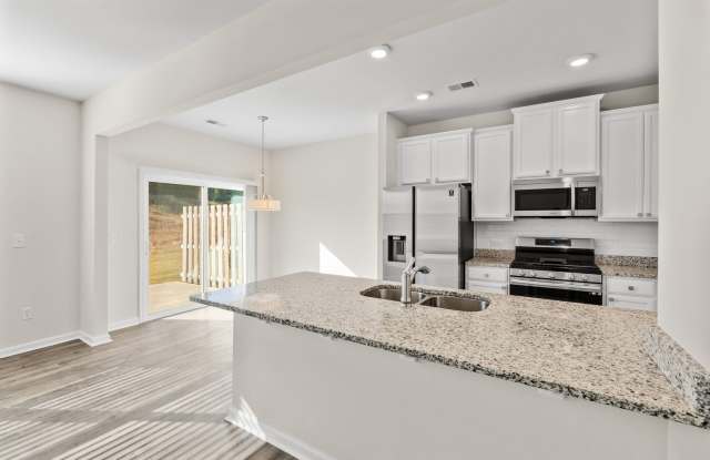 **MOVE IN SPECIAL - $400 OFF FIRST MONTHS RENT** -- 3 BR, 2.5 BA Townhome, 6-12 month lease available, Centrally located between Greenville and Spartanburg photos photos