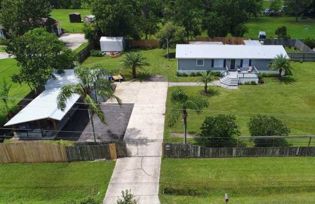 Private Country Treat – RV Hookups, 2 Decks, Patio, Outdoor Gaming/Utility area, Florida Room  More! photos photos