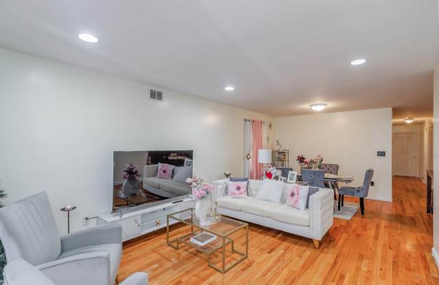 23 LONG ST photos photos