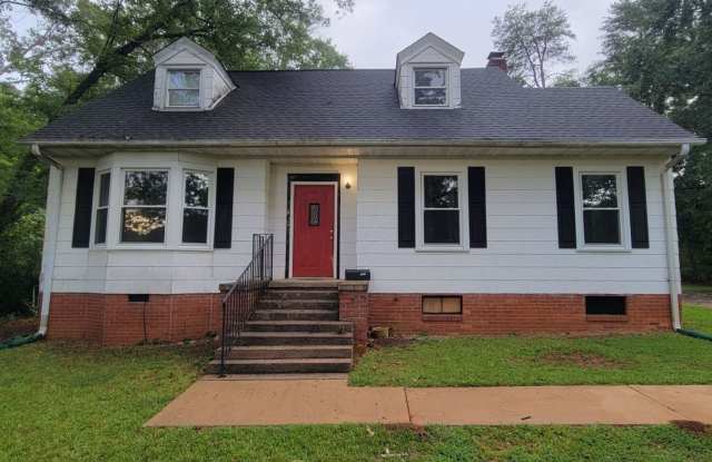 3 Bed, 1.5 Bath Home Available in Greenville - 2823 Poinsett Highway, Sans Souci, SC 29617