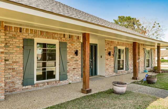 Resort-Style 4 Bedroom Home with Pool & Outdoor Pavilion in Pine Park Gallery 4
