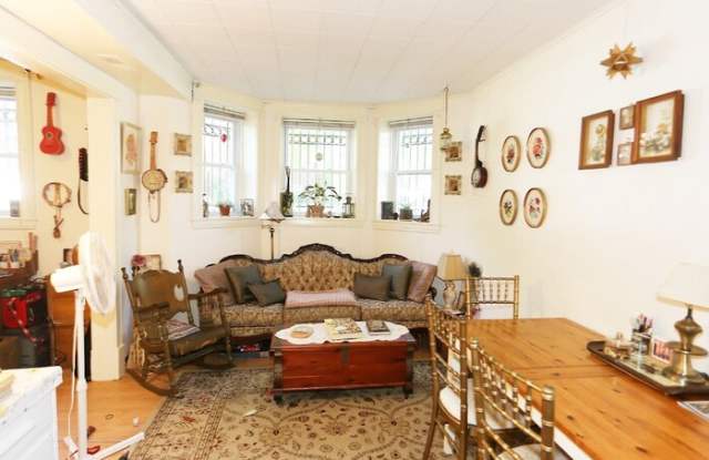 2647 North Sacramento Avenue Gallery 4