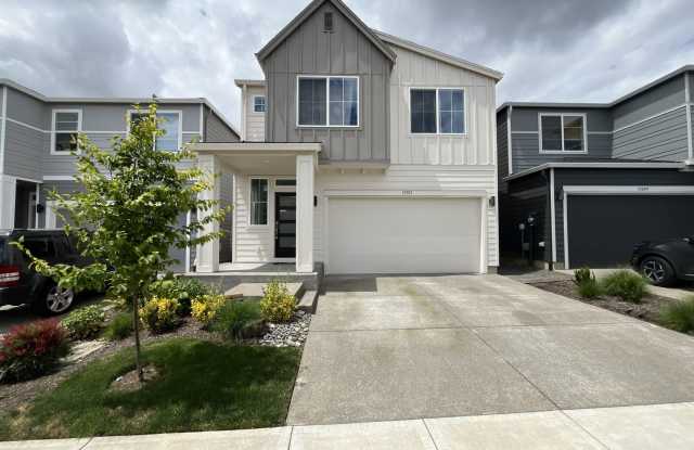 Stunning 2024 Built 5BR Home with Main-Level Suite, EV Charger & Covered Patio Near River Terrace photos photos