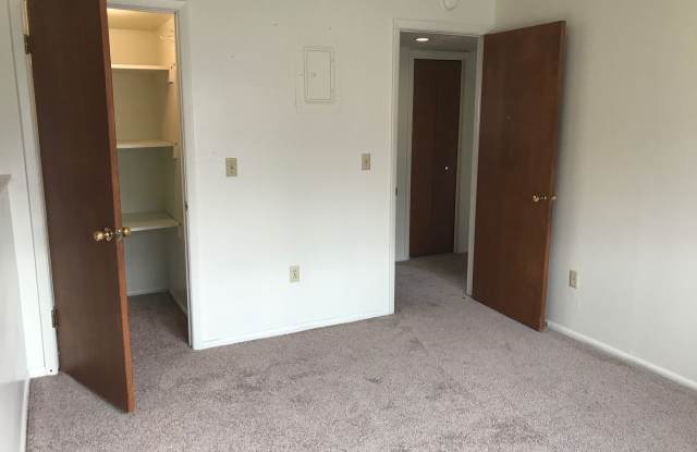 Move-In Today 2 Bedroom 1 Bathroom Apartment Close to Campus! photos photos
