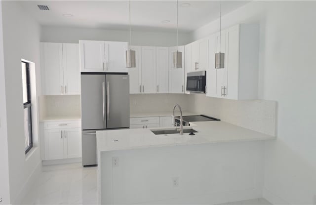 4331 NE 11th Avenue photos photos